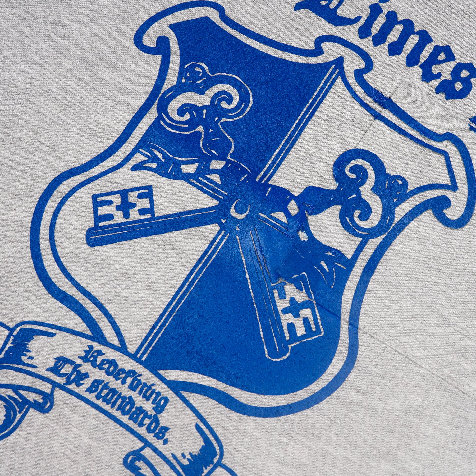 Crest Tee - Misty Grey